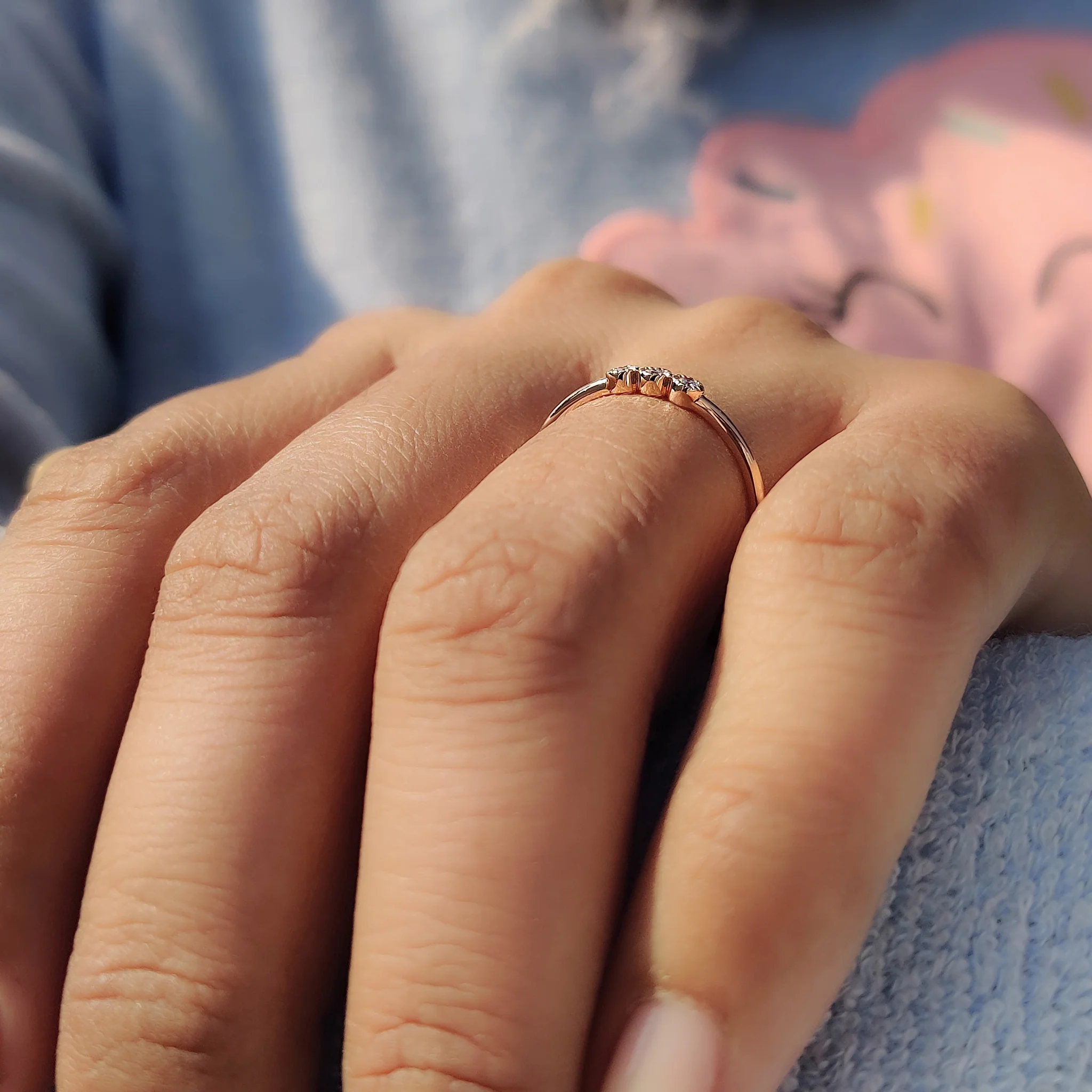 Three Stone Round Diamond Bezel Set Diamond Band - Image 8