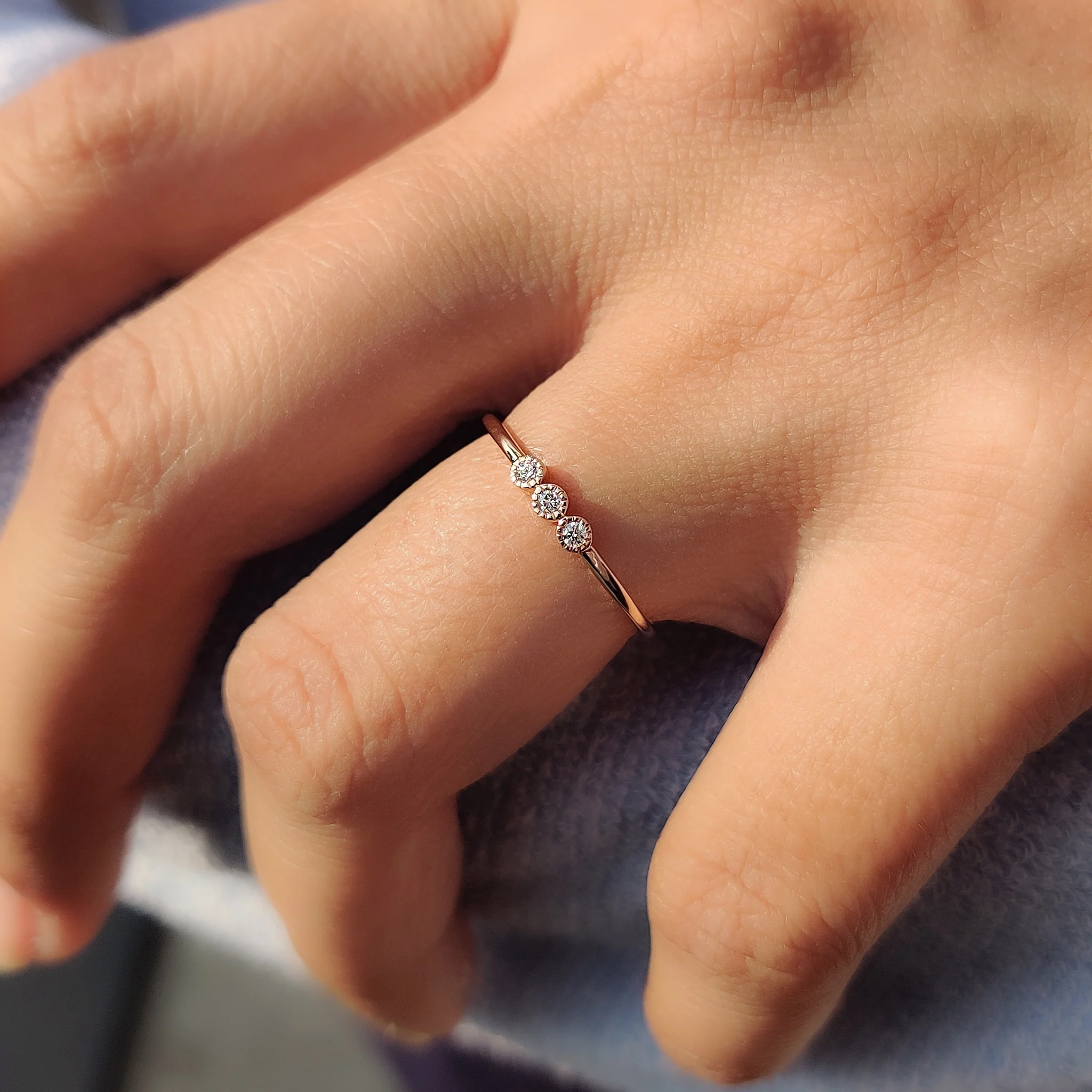 Three Stone Round Diamond Bezel Set Diamond Band - Image 9