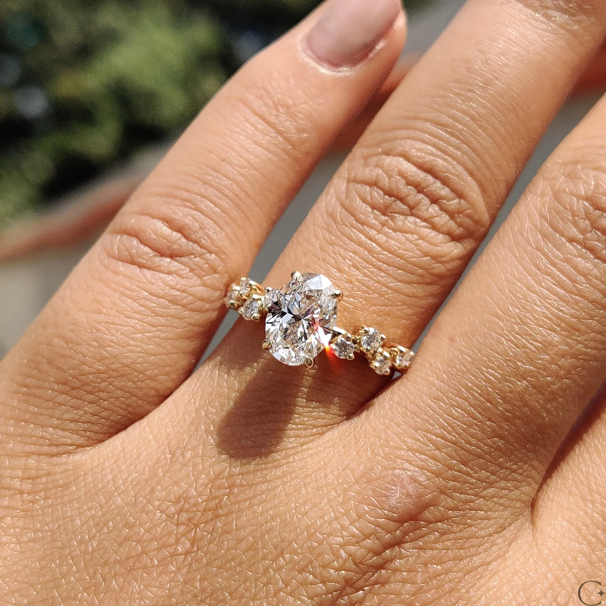 Oval Shape Engagement Ring with Zig Zag Band in Gold - Image 4