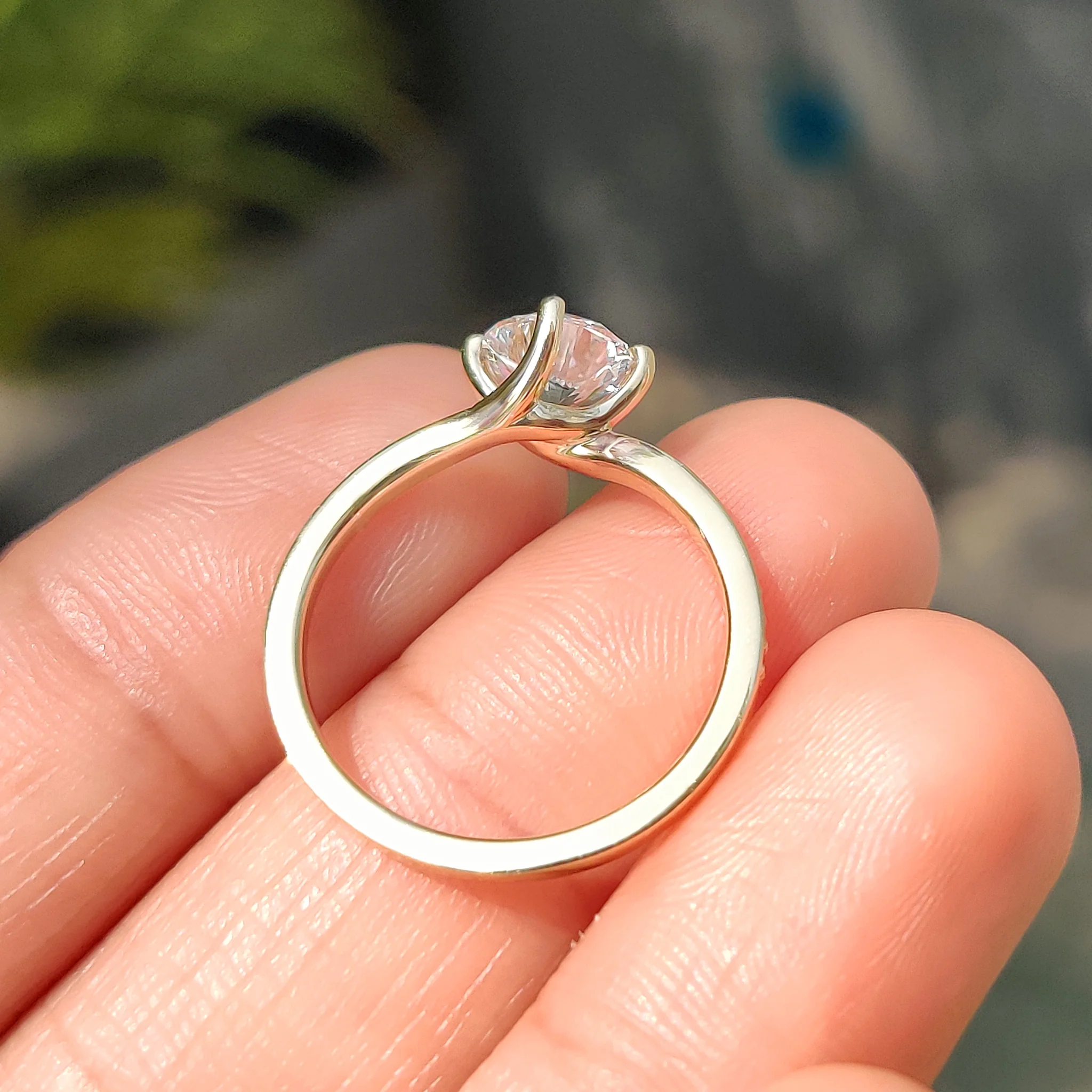 Round Diamond Bypass Ring Setting In Pave Style - Image 8