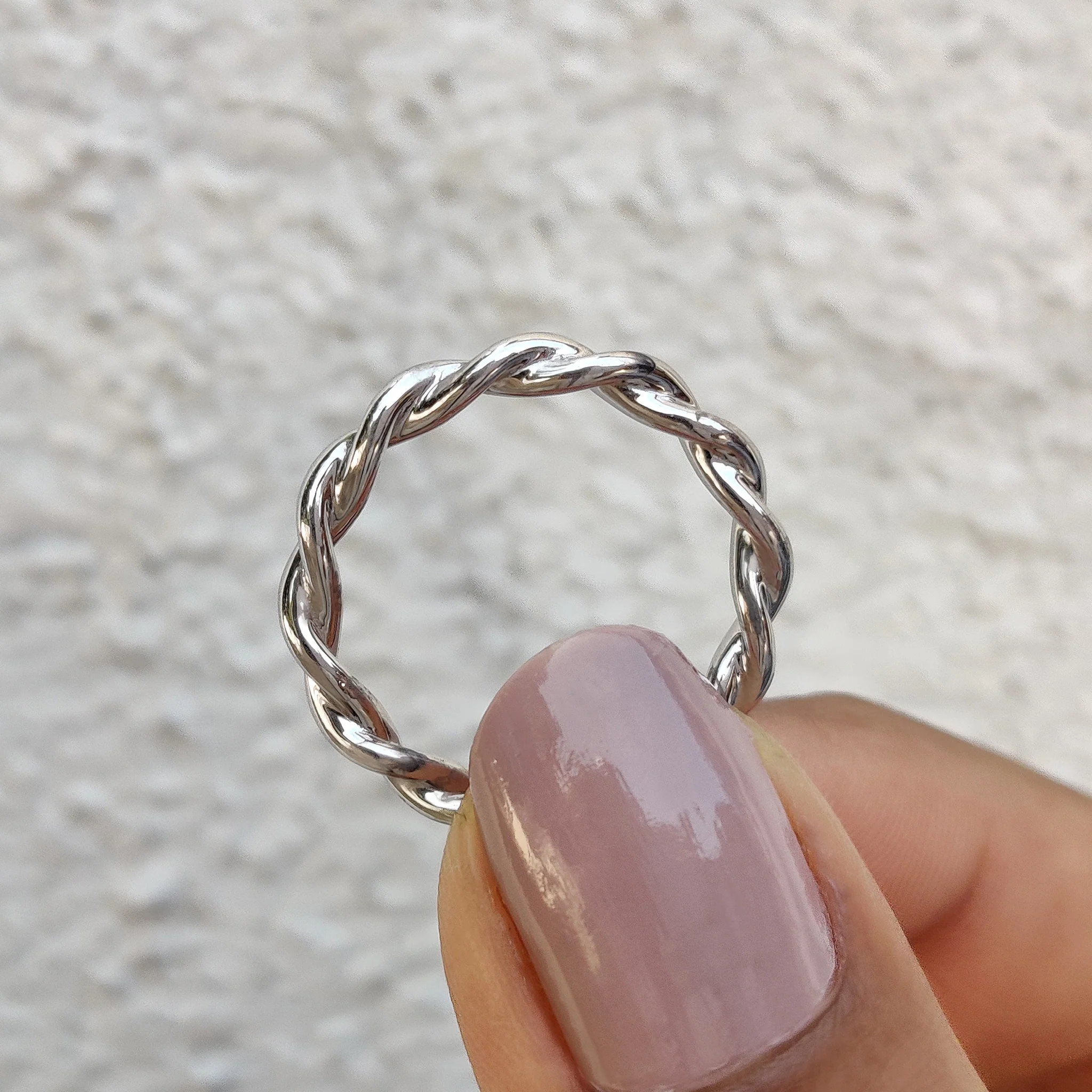 Twisted Wedding Band Featuring Simple Style - Image 3