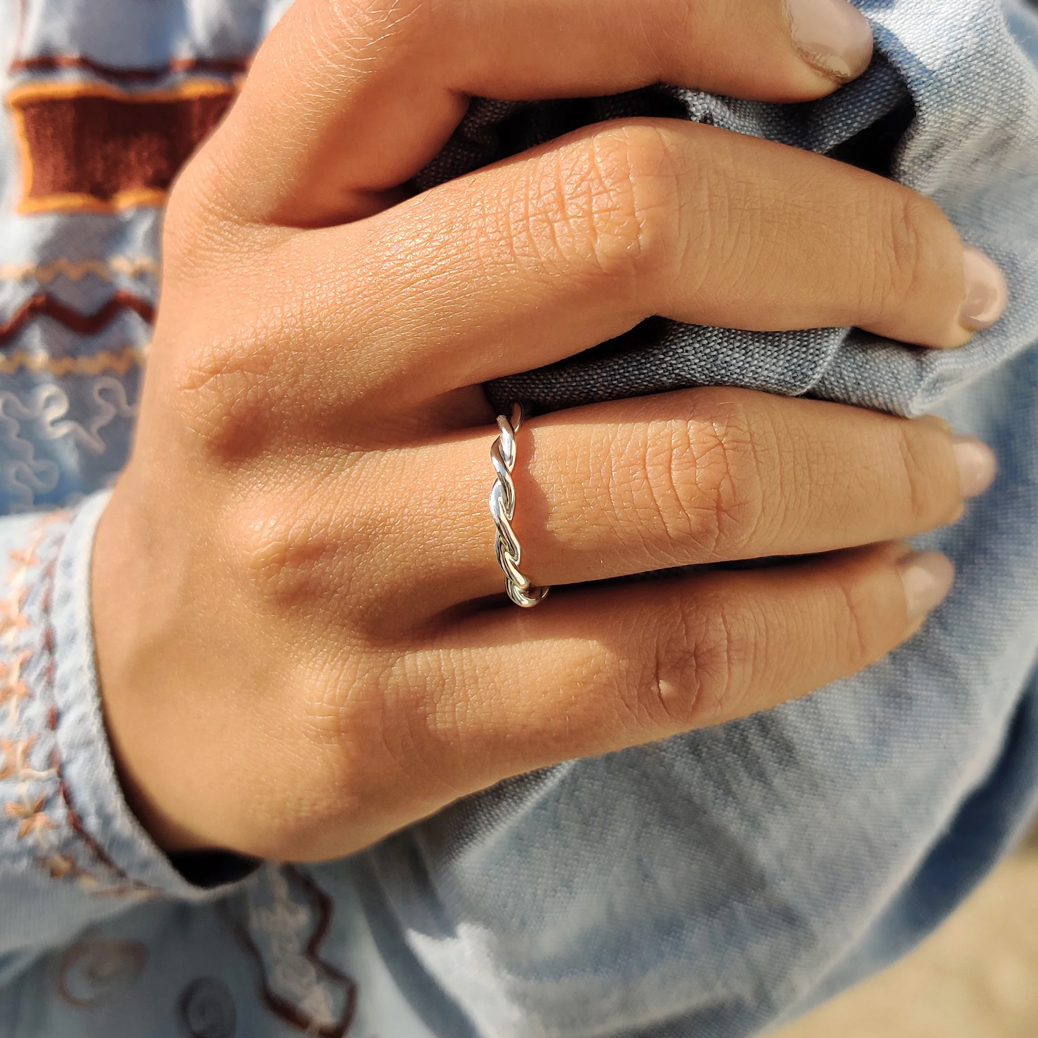 Twisted Wedding Band Featuring Simple Style - Image 5